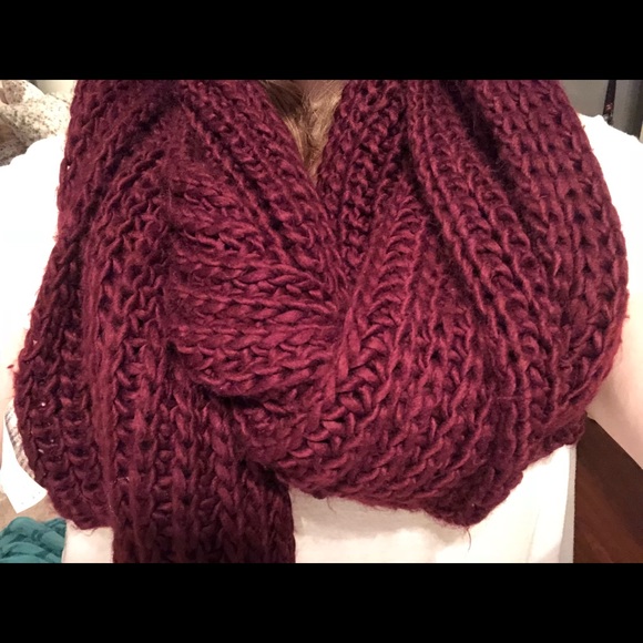 Accessories - Chunky Burgandy Scarf